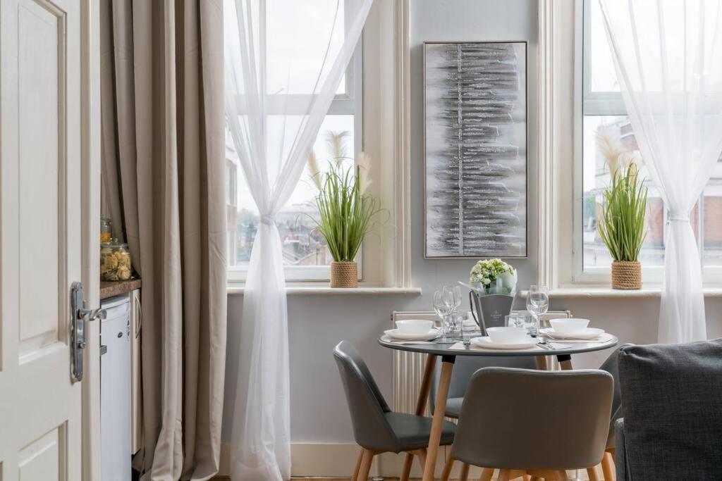 Cozy 1 Bed For 4 Paddington Appartement Londen Buitenkant foto