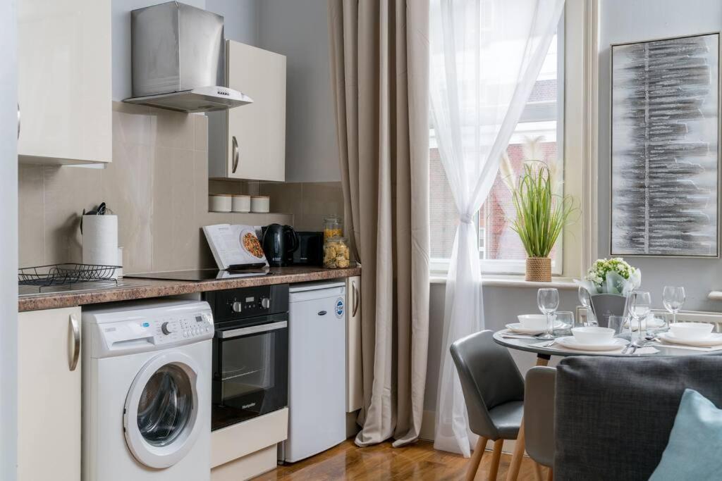 Cozy 1 Bed For 4 Paddington Appartement Londen Buitenkant foto